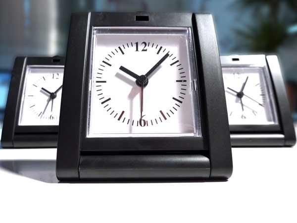 Wecker Analog Uhr m. Alarm Reisewecker klappbar Tischwecker Tischuhr Reiseuhr schwarz Modell: RW1 Wecker Analog Uhr m. Alarm Reisewecker klappbar Tischwecker Tischuhr Reiseuhr schwarz Modell: RW1